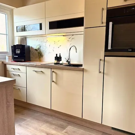 شقة Harz-fewo Weitsicht, Modern & Ruhig Mit 2 Balkonen, Jura Kaffeevollautomat, Kaminofen, Gaeste Mit Hund Willkommen باد هازبرغ